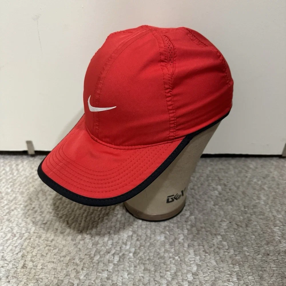 Nike featherlight red